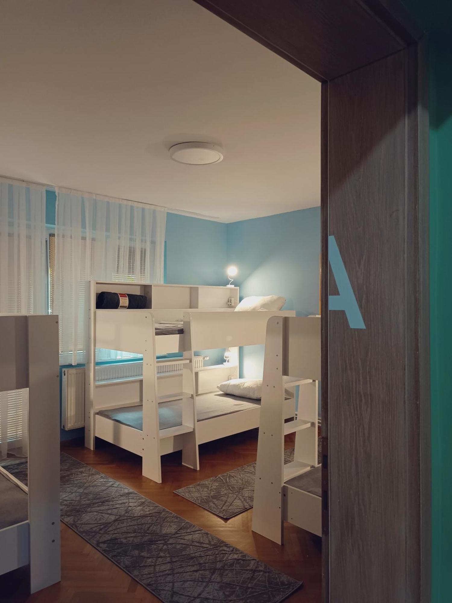 Hostel Central Skopje Ngoại thất bức ảnh